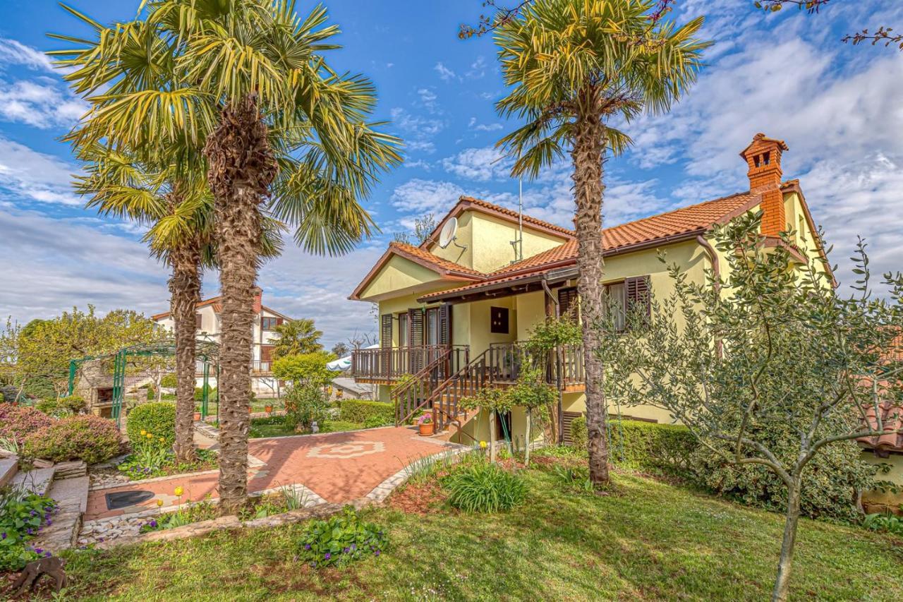 Apartment Flores Stari Pazin Bagian luar foto