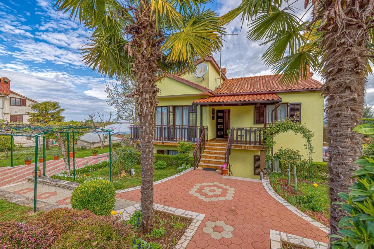 Apartment Flores Stari Pazin Bagian luar foto