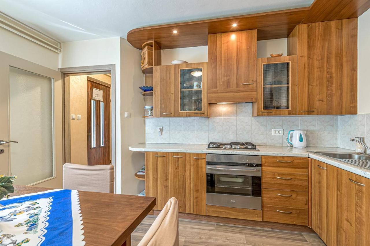 Apartment Flores Stari Pazin Bagian luar foto